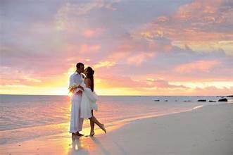 Honeymoon Name: शादी के बाद की पहली यात्रा क्यों बन जाती है Honeymoon