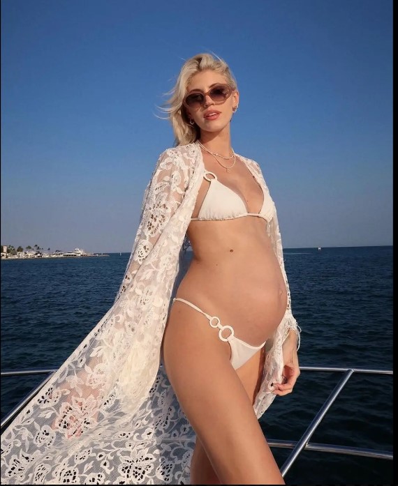 Celebrity Baby Bumps: A Closer Look at Star-Studded Maternity Fashion
