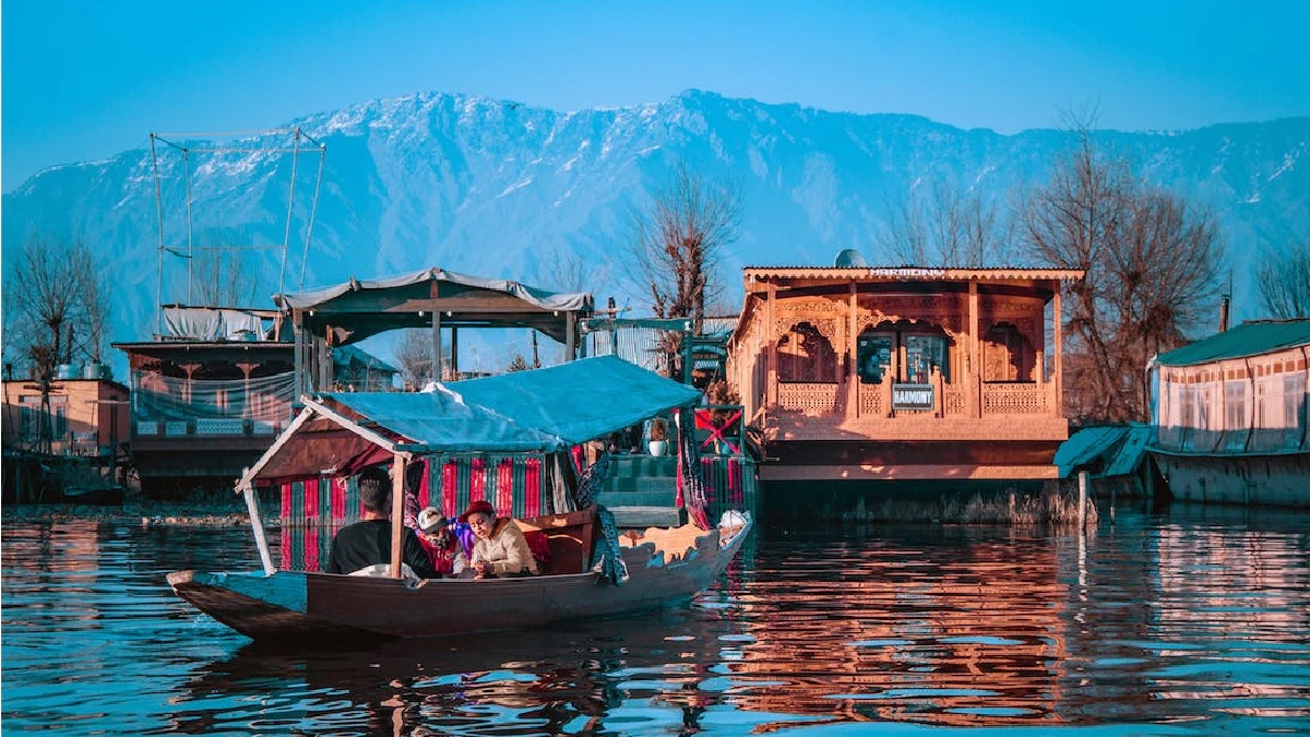 Kashmir with IRCTC Tour Package: Mumbai to Kashmir
