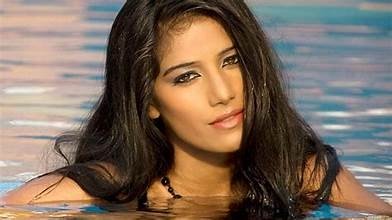 Breaking News: Bollywood Actress and Model Poonam Pandey's Untimely Demise