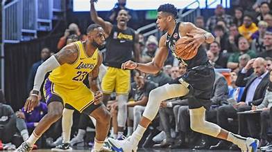 Milwaukee Bucks vs. Los Angeles Lakers Game Score: Giannis Antetokounmpo & LeBron James Injury Report